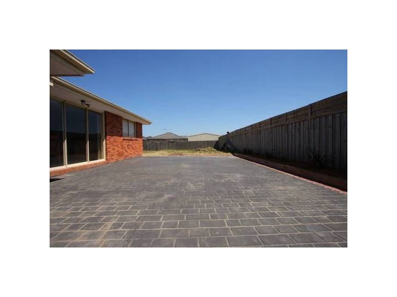 39 Oakland Drive, Hampton Park VIC 3976