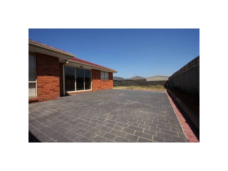 39 Oakland Drive, Hampton Park VIC 3976