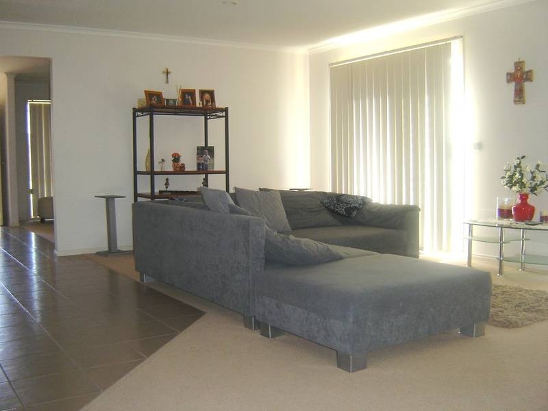 9 Tulip Grove, Cranbourne VIC 3977