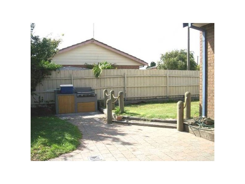 8 Emerald Court, Hampton Park VIC 3976