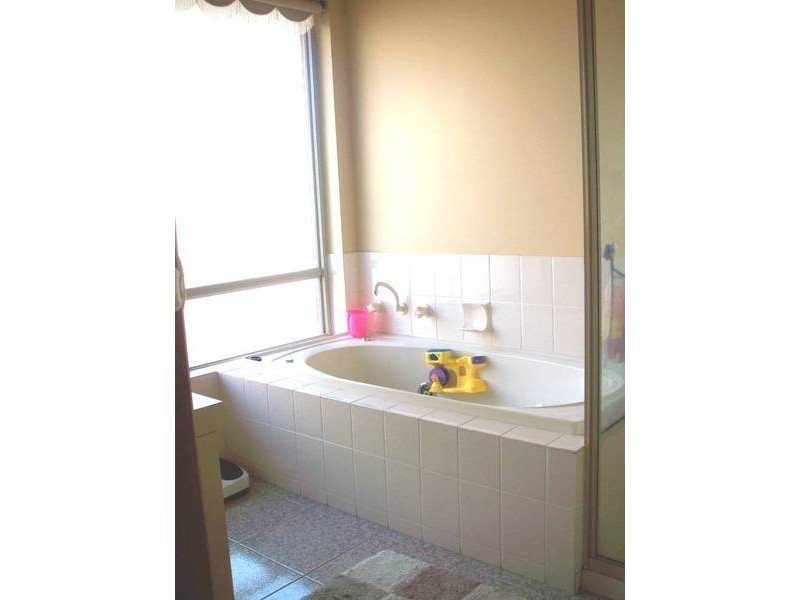 2 Cheshunt Drive, Hallam VIC 3803