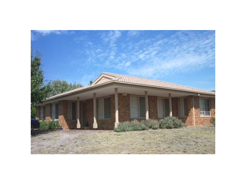 18 Cumberland Chase, Hampton Park VIC 3976