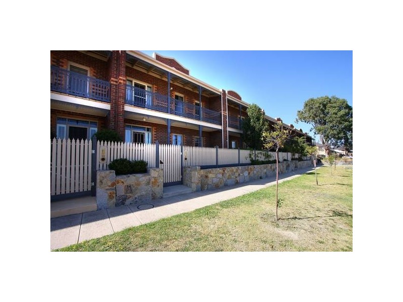 92 Paterson Drive, Lynbrook VIC 3975