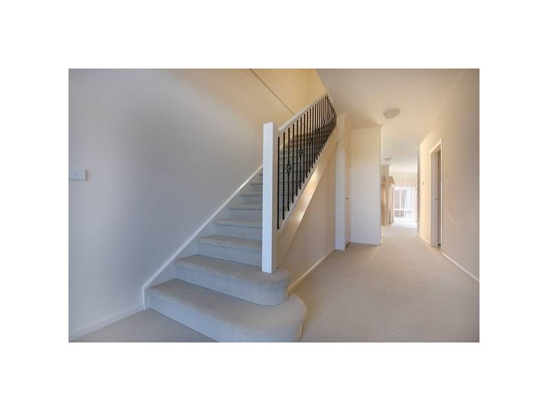 92 Paterson Drive, Lynbrook VIC 3975