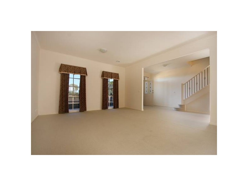 92 Paterson Drive, Lynbrook VIC 3975