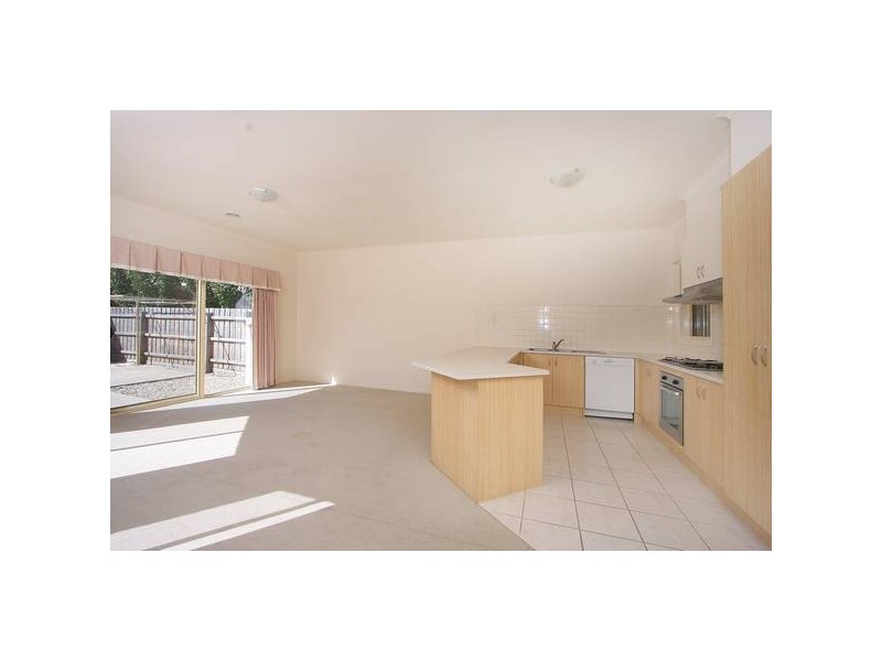 92 Paterson Drive, Lynbrook VIC 3975