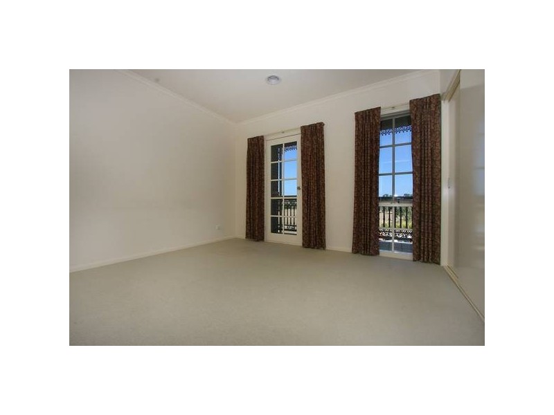 92 Paterson Drive, Lynbrook VIC 3975