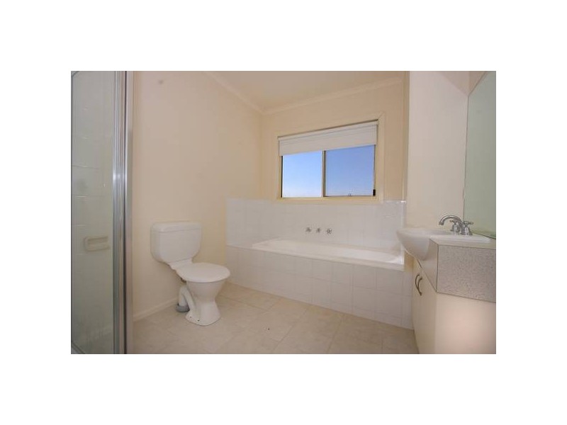 92 Paterson Drive, Lynbrook VIC 3975