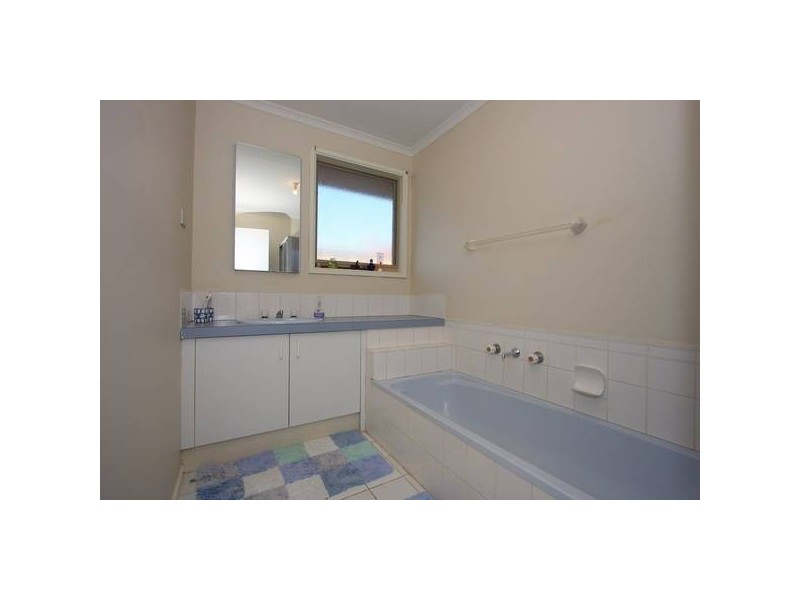 12 Narellan Drive, Hampton Park VIC 3976