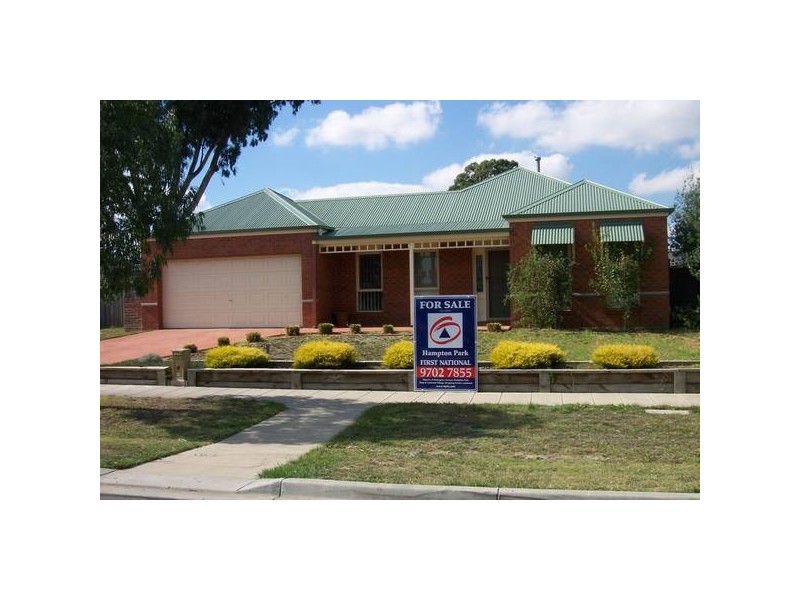 16 Franklin Pde, Lynbrook VIC 3975