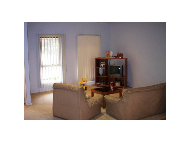 16 Franklin Pde, Lynbrook VIC 3975