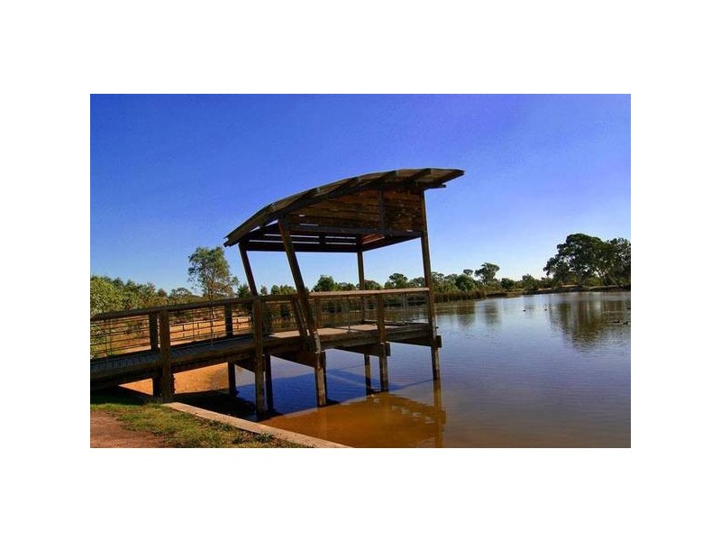 16 Franklin Pde, Lynbrook VIC 3975