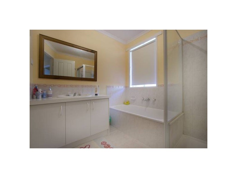 35 Redwood Avenue, Hampton Park VIC 3976