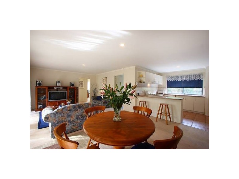 42 Bateman Grove, Hampton Park VIC 3976