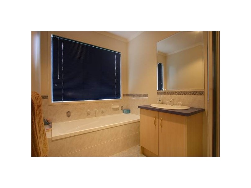 42 Bateman Grove, Hampton Park VIC 3976