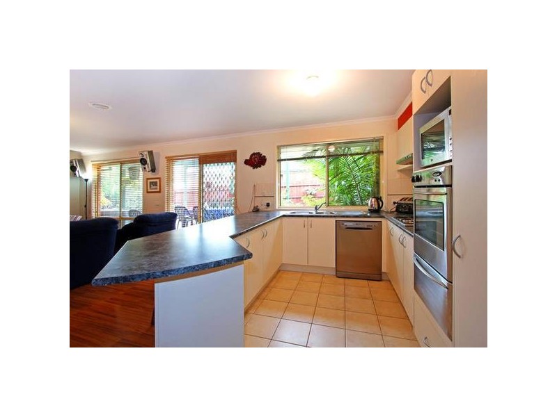 16 Eldershaw Drive, Lynbrook VIC 3975