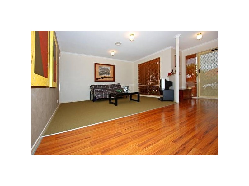 16 Eldershaw Drive, Lynbrook VIC 3975