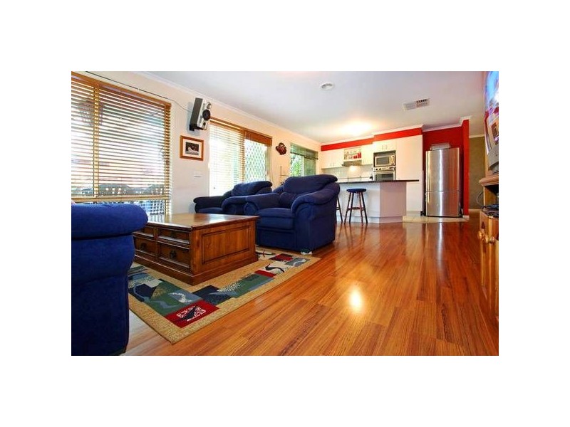 16 Eldershaw Drive, Lynbrook VIC 3975