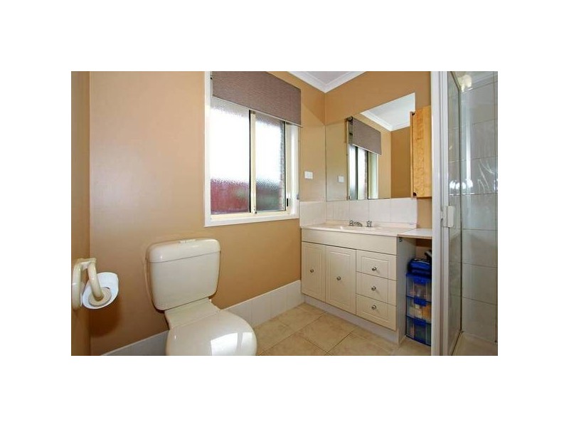 16 Eldershaw Drive, Lynbrook VIC 3975