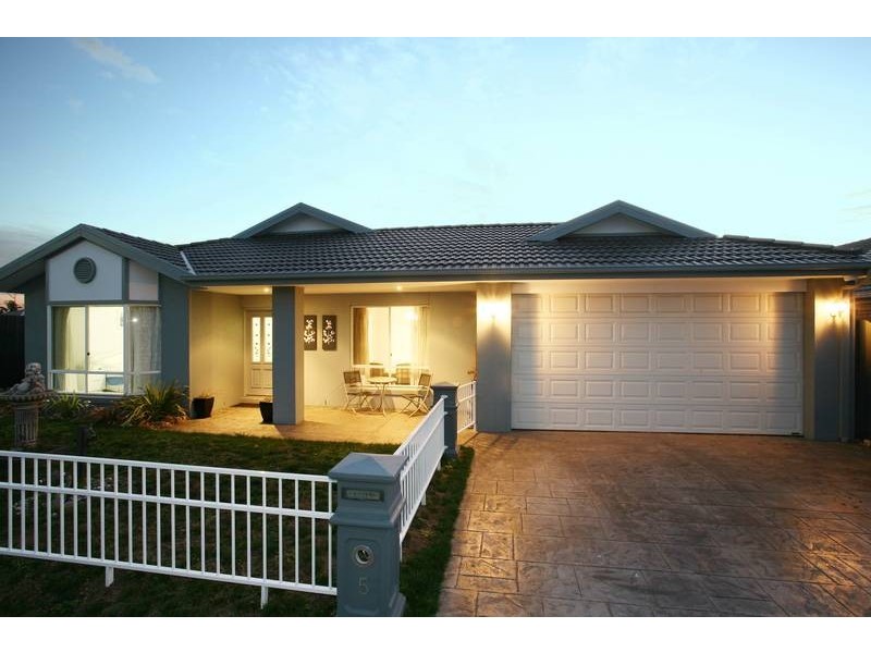 5 Longfield Way, Narre Warren South VIC 3805