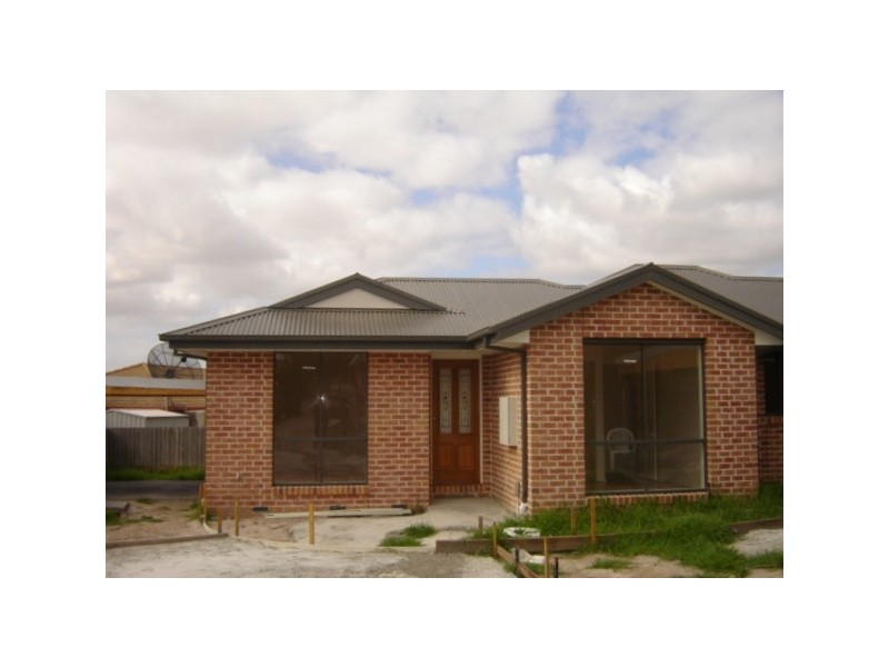 2/53 Leopold Crescent, Hampton Park VIC 3976