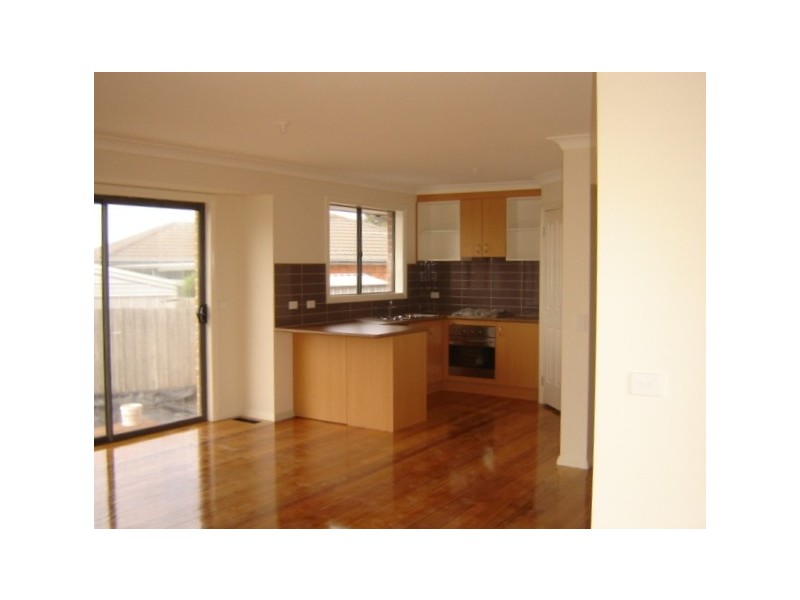 2/53 Leopold Crescent, Hampton Park VIC 3976