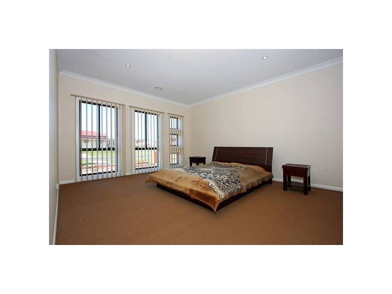 69 Elliott Parade, Lynbrook VIC 3975