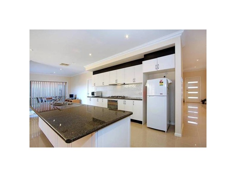 69 Elliott Parade, Lynbrook VIC 3975