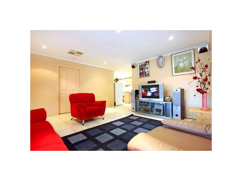 12 Dutton Close, Lynbrook VIC 3975