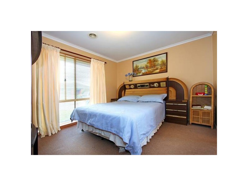 12 Dutton Close, Lynbrook VIC 3975