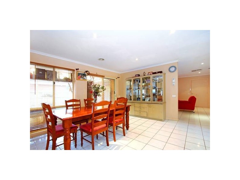 12 Dutton Close, Lynbrook VIC 3975