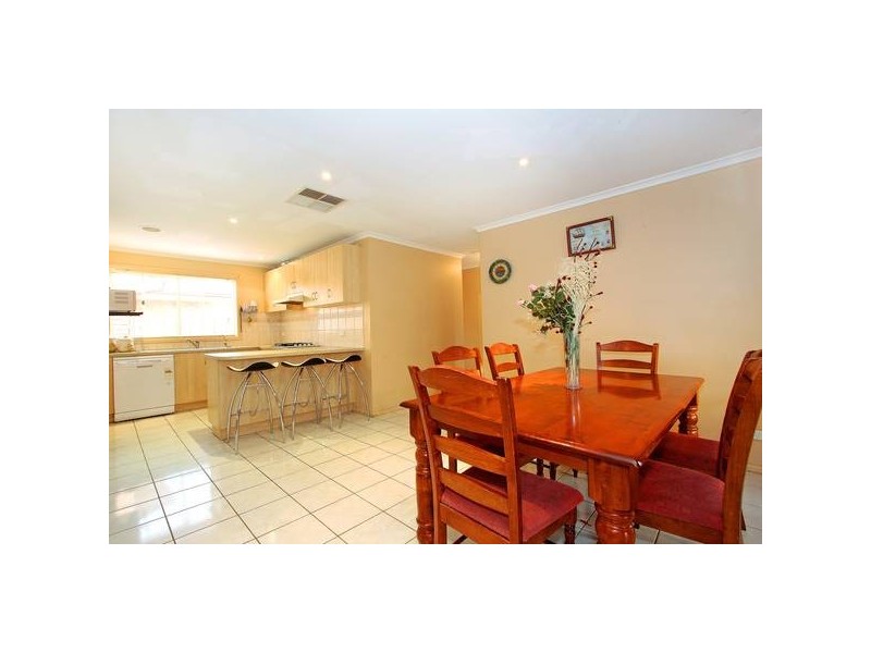 12 Dutton Close, Lynbrook VIC 3975
