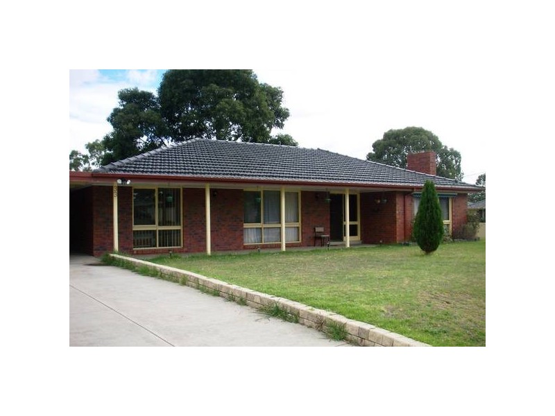 33 Greenvalley Crescent, Hampton Park VIC 3976