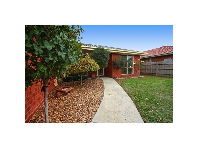 33 Karoonda Way, Hampton Park VIC 3976