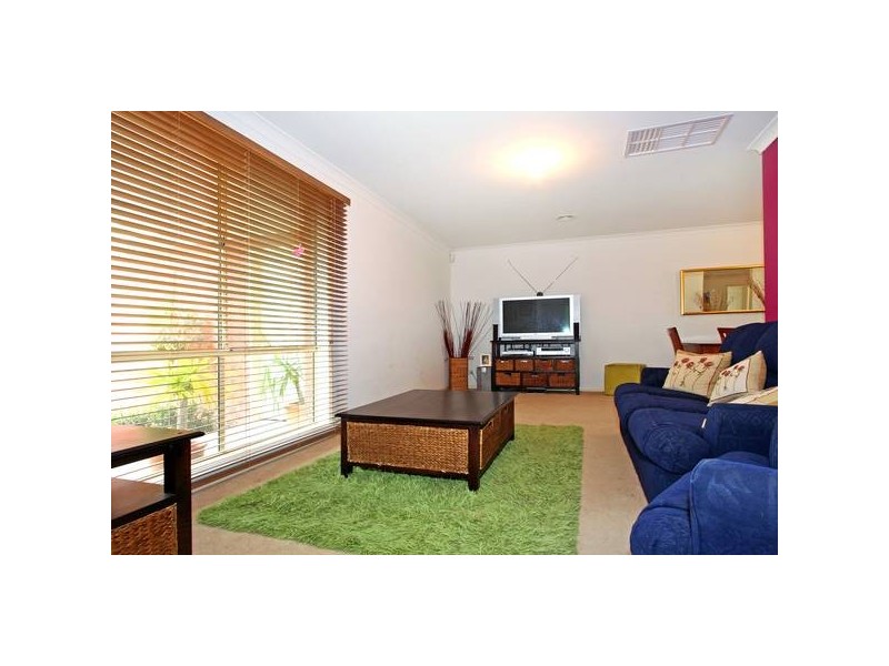 33 Karoonda Way, Hampton Park VIC 3976