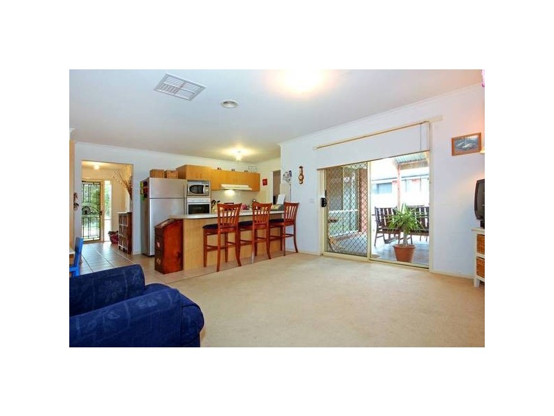 33 Karoonda Way, Hampton Park VIC 3976