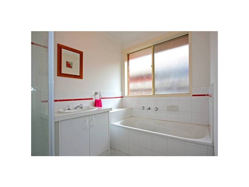 33 Karoonda Way, Hampton Park VIC 3976