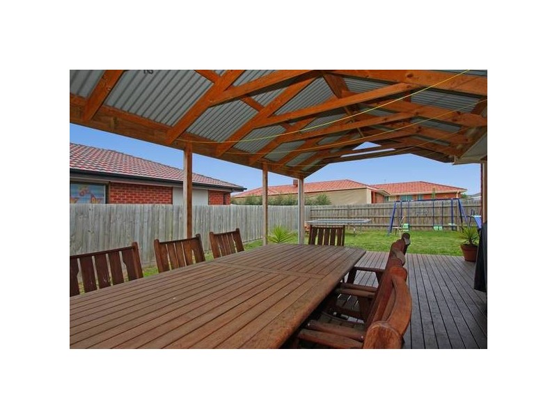 33 Karoonda Way, Hampton Park VIC 3976