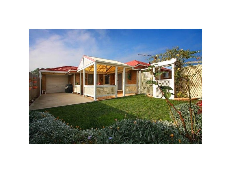 35 Paterson Drive, Lynbrook VIC 3975