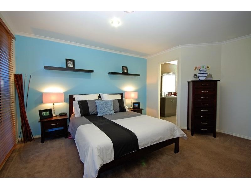 4 Bramble Close, Lyndhurst VIC 3975