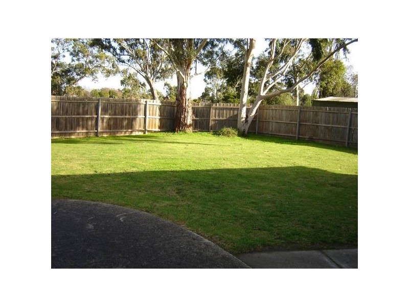 6 Village Drive, Hampton Park VIC 3976