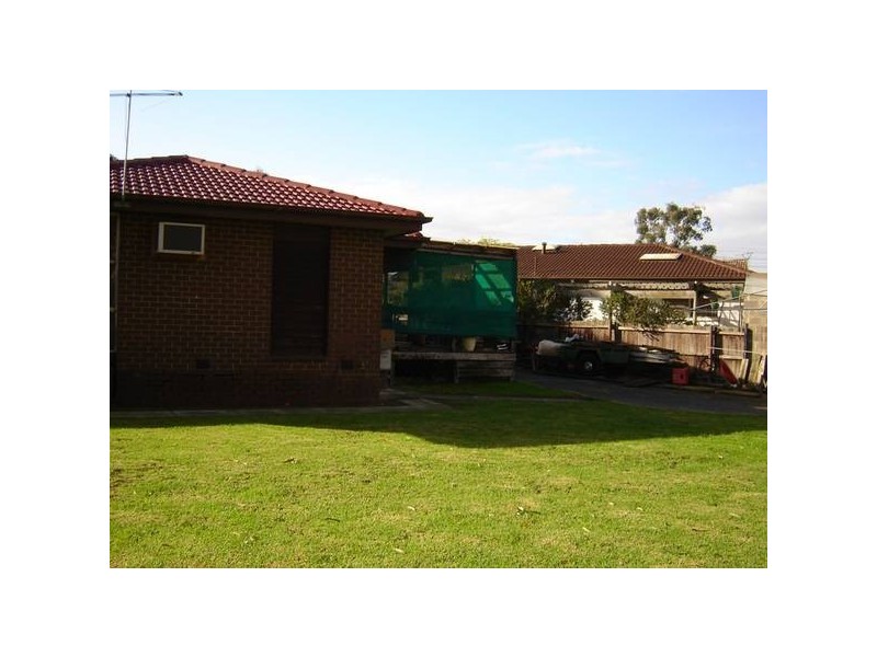 6 Village Drive, Hampton Park VIC 3976