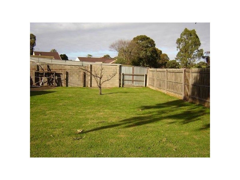 6 Village Drive, Hampton Park VIC 3976