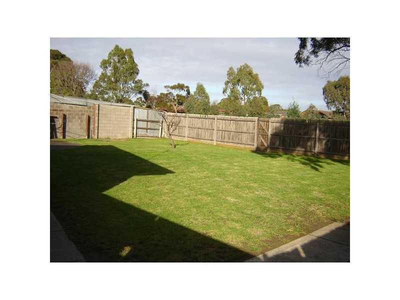 6 Village Drive, Hampton Park VIC 3976