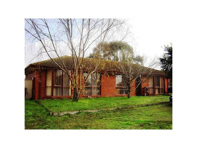 21 Maltravers Crecent, Cranbourne North VIC 3977