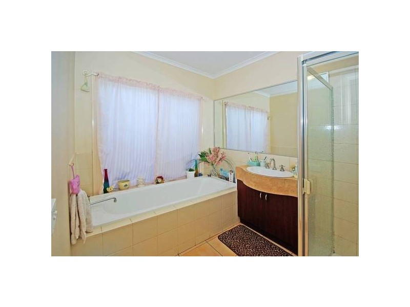 7 Dennis Close, Lynbrook VIC 3975