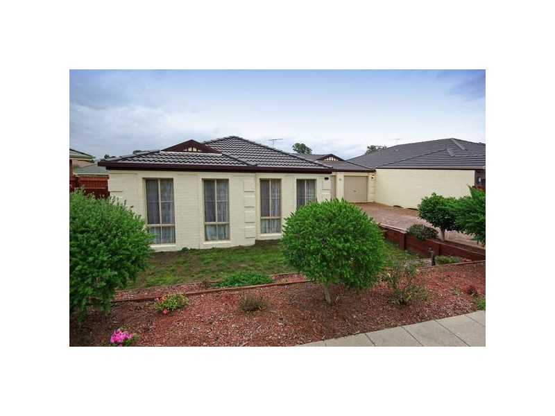 71 Hutchinson Drive, Lynbrook VIC 3975