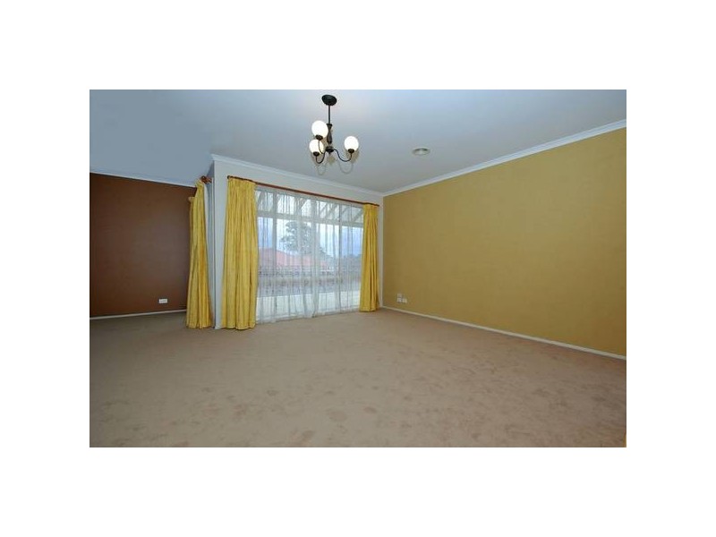 71 Hutchinson Drive, Lynbrook VIC 3975