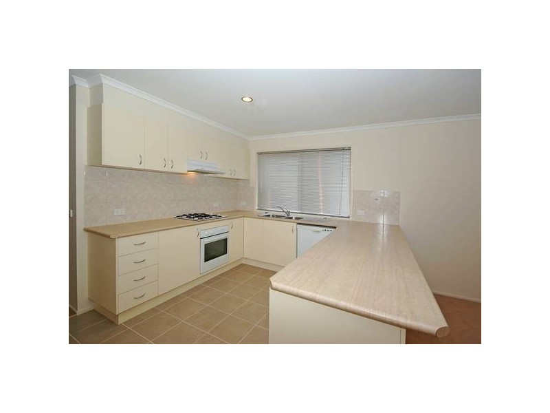 71 Hutchinson Drive, Lynbrook VIC 3975