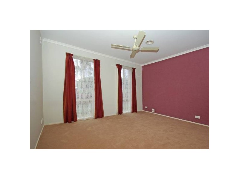 71 Hutchinson Drive, Lynbrook VIC 3975